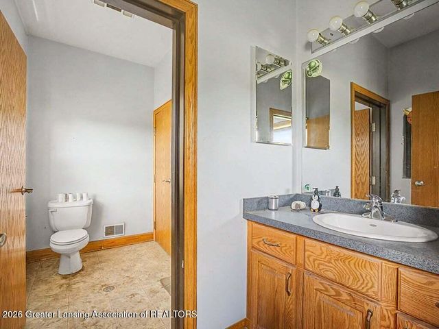 3555 N Cochran Road, Charlotte, MI 48813