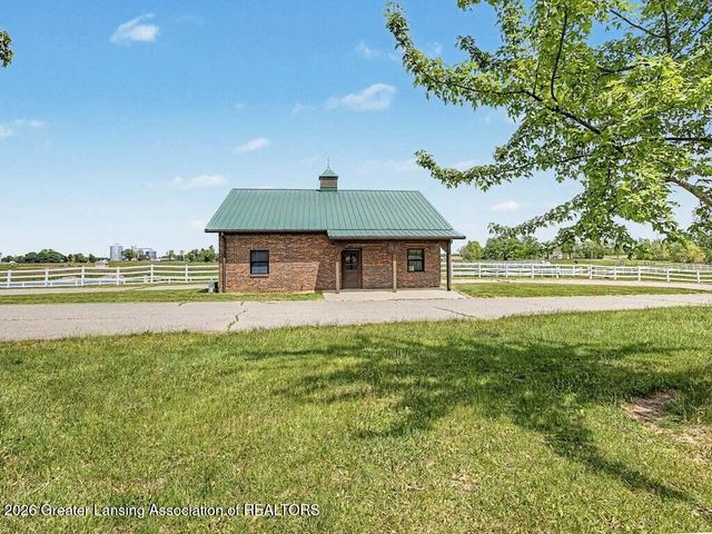 3555 N Cochran Road, Charlotte, MI 48813