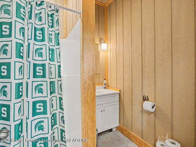 3555 N Cochran Road, Charlotte, MI 48813