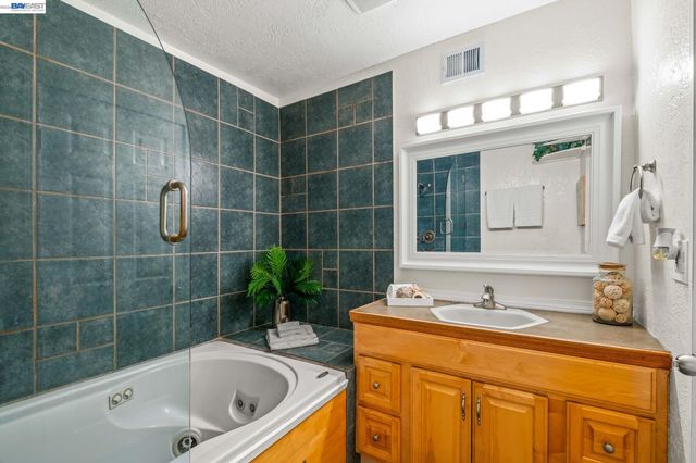 439 Hummingbird Ln, Livermore, CA 94551