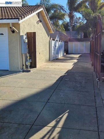 439 Hummingbird Ln, Livermore, CA 94551