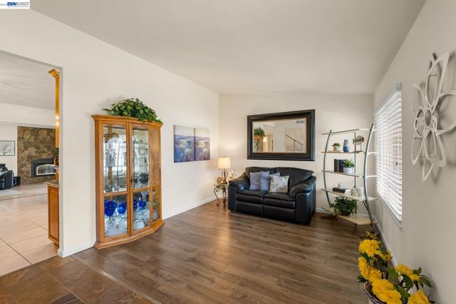 439 Hummingbird Ln, Livermore, CA 94551