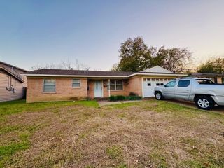 2126 Brookshire Street, Arlington, TX 76010