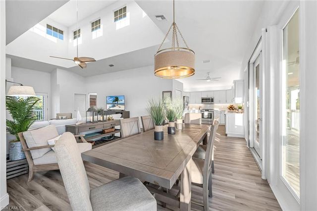 2736 Gulfview DR, Naples, FL 34112