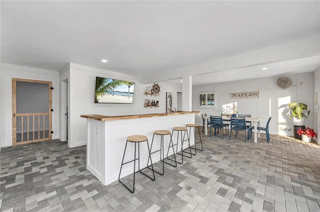 2736 Gulfview DR, Naples, FL 34112
