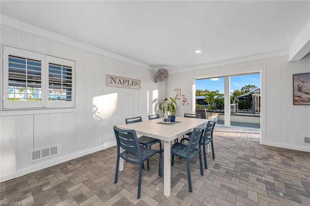 2736 Gulfview DR, Naples, FL 34112