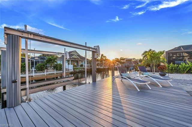 2736 Gulfview DR, Naples, FL 34112