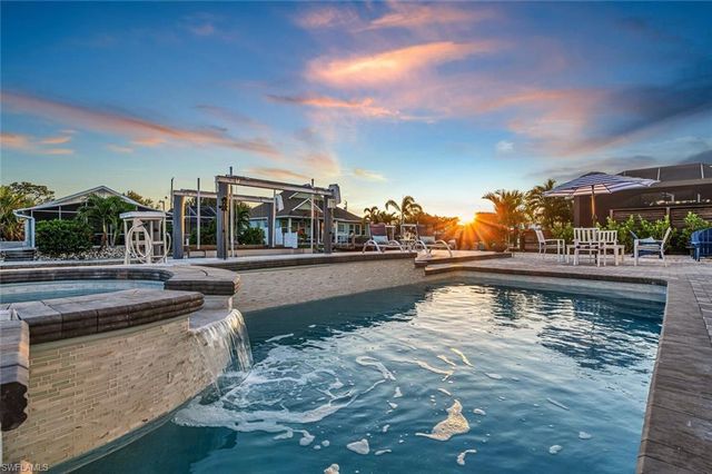 2736 Gulfview DR, Naples, FL 34112