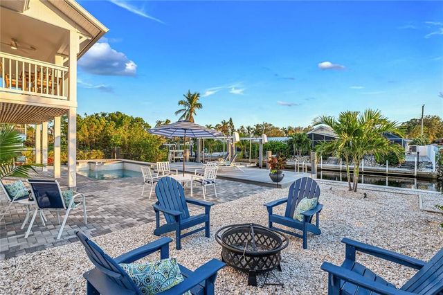 2736 Gulfview DR, Naples, FL 34112