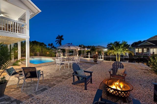 2736 Gulfview DR, Naples, FL 34112