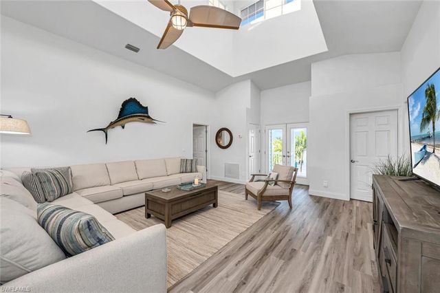 2736 Gulfview DR, Naples, FL 34112