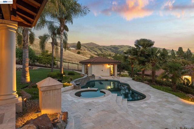 44126 Paseo Padre Pkwy, Fremont, CA 94539
