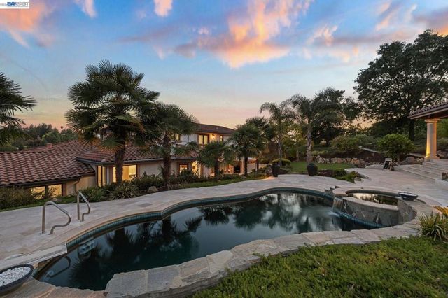 44126 Paseo Padre Pkwy, Fremont, CA 94539
