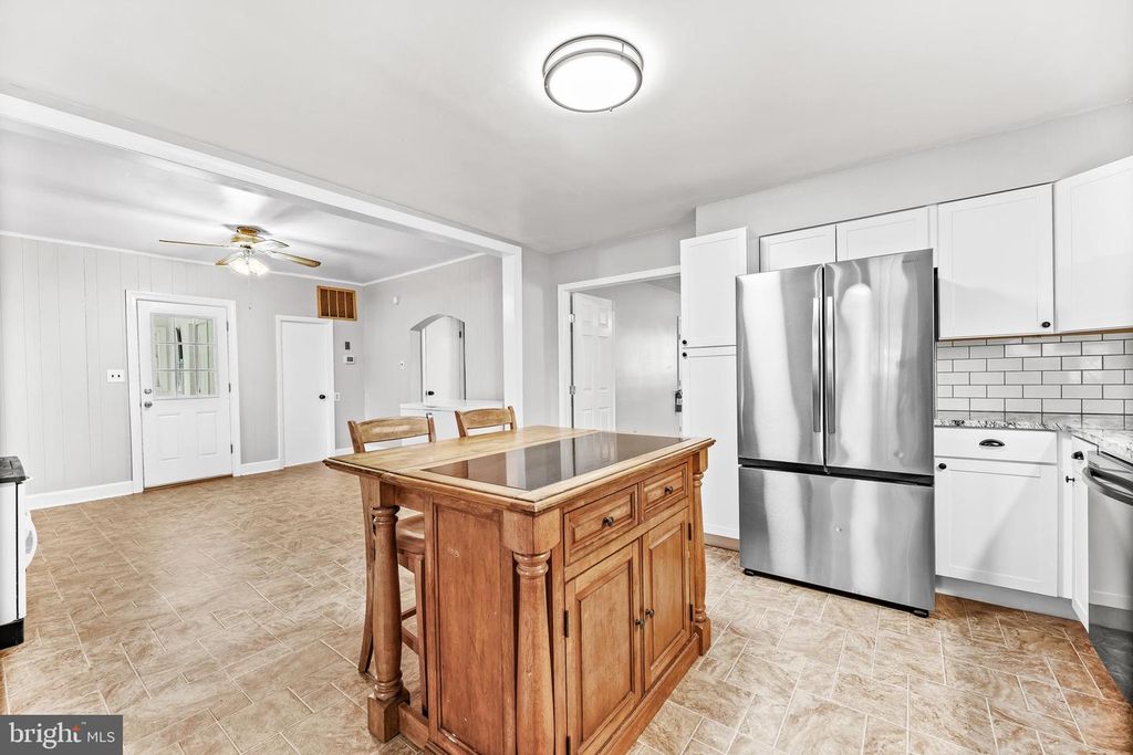 Image 11 of property listing at 40395 DELABROOKE RD, Mechanicsville, MD 20659
