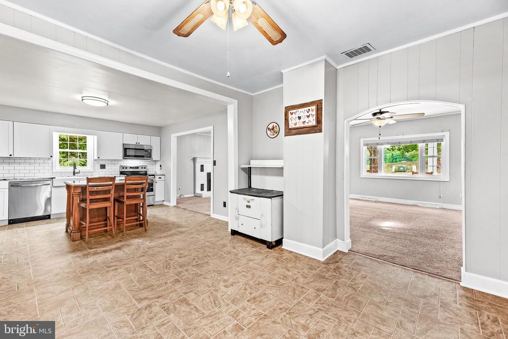 Image 12 of property listing at 40395 DELABROOKE RD, Mechanicsville, MD 20659