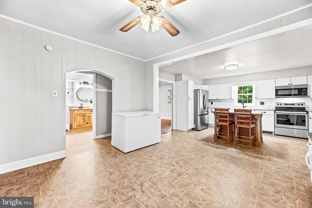 Image 13 of property listing at 40395 DELABROOKE RD, Mechanicsville, MD 20659