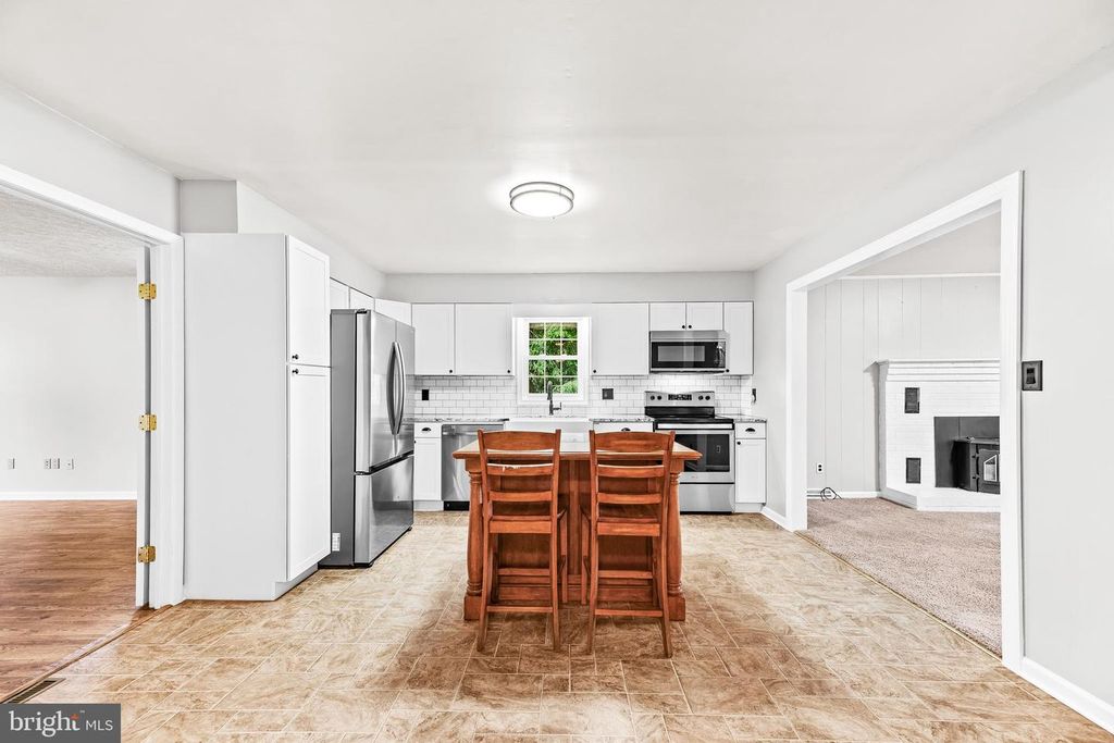 Image 15 of property listing at 40395 DELABROOKE RD, Mechanicsville, MD 20659