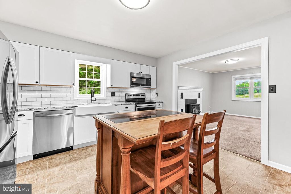 Image 16 of property listing at 40395 DELABROOKE RD, Mechanicsville, MD 20659