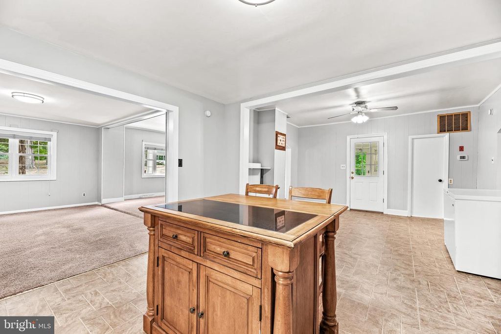 Image 17 of property listing at 40395 DELABROOKE RD, Mechanicsville, MD 20659
