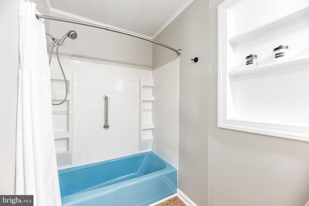 Image 29 of property listing at 40395 DELABROOKE RD, Mechanicsville, MD 20659