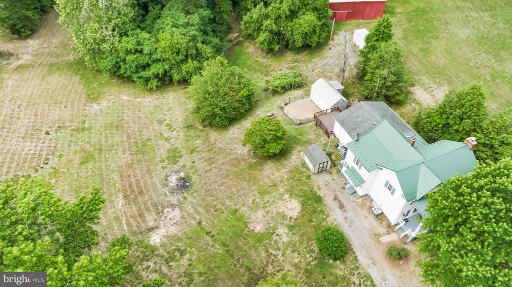 Image 3 of property listing at 40395 DELABROOKE RD, Mechanicsville, MD 20659
