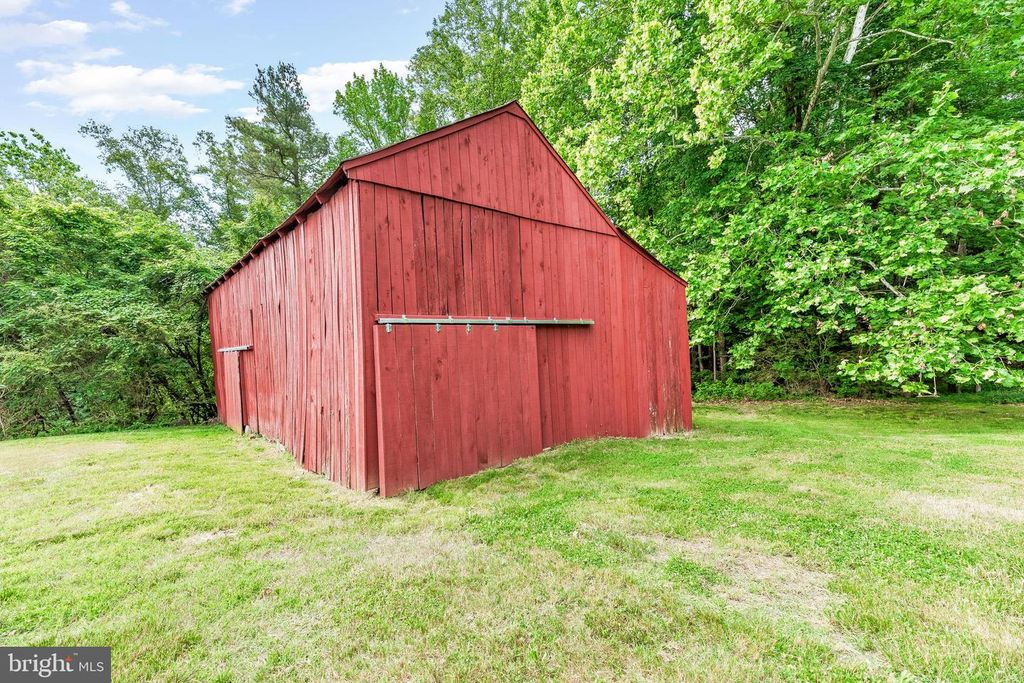 Image 35 of property listing at 40395 DELABROOKE RD, Mechanicsville, MD 20659