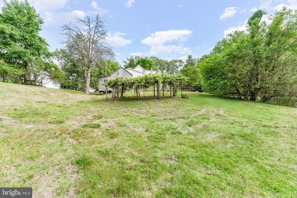 Image 38 of property listing at 40395 DELABROOKE RD, Mechanicsville, MD 20659
