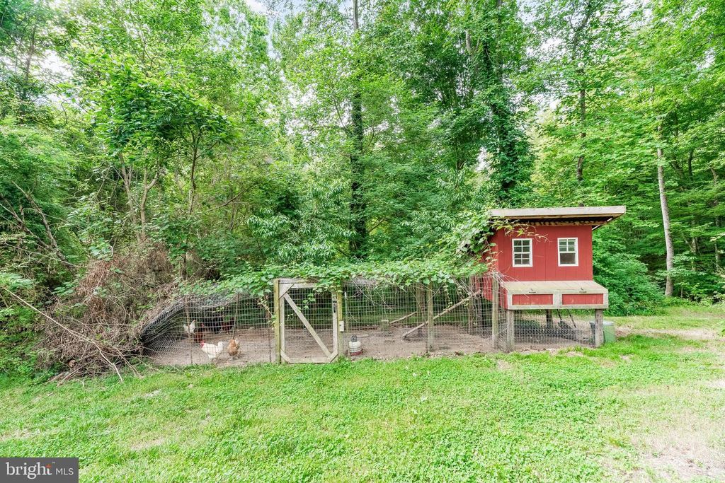Image 39 of property listing at 40395 DELABROOKE RD, Mechanicsville, MD 20659