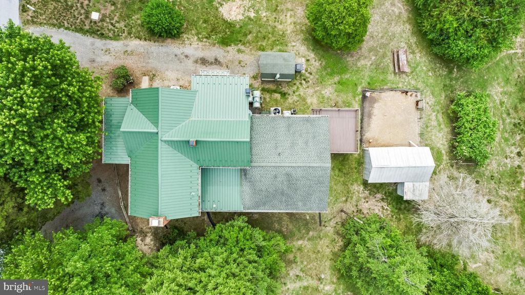 Image 4 of property listing at 40395 DELABROOKE RD, Mechanicsville, MD 20659