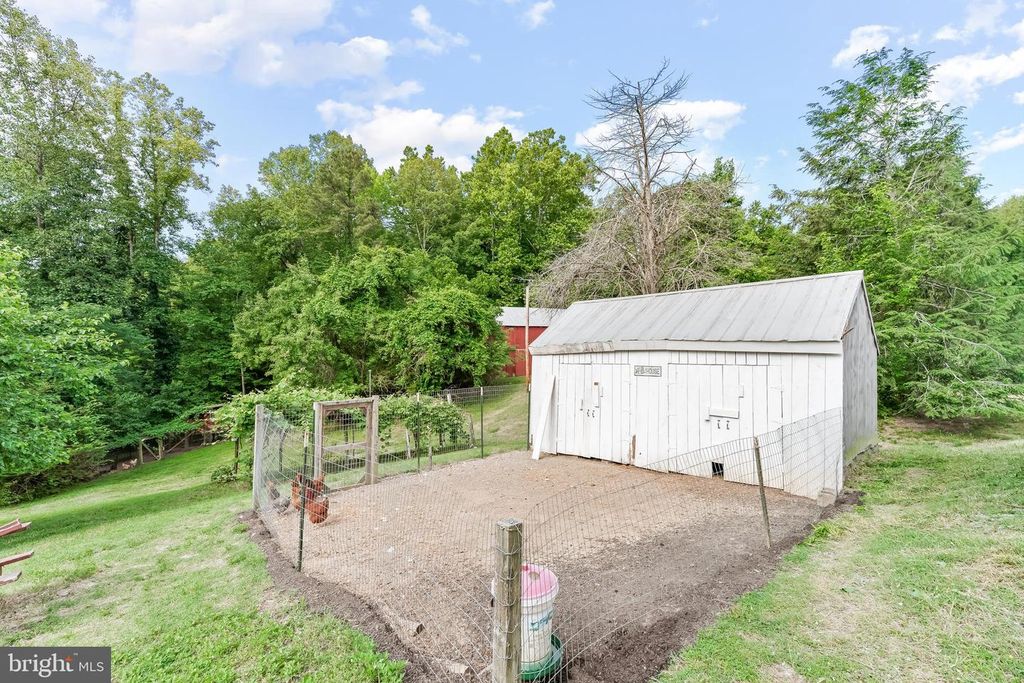 Image 41 of property listing at 40395 DELABROOKE RD, Mechanicsville, MD 20659