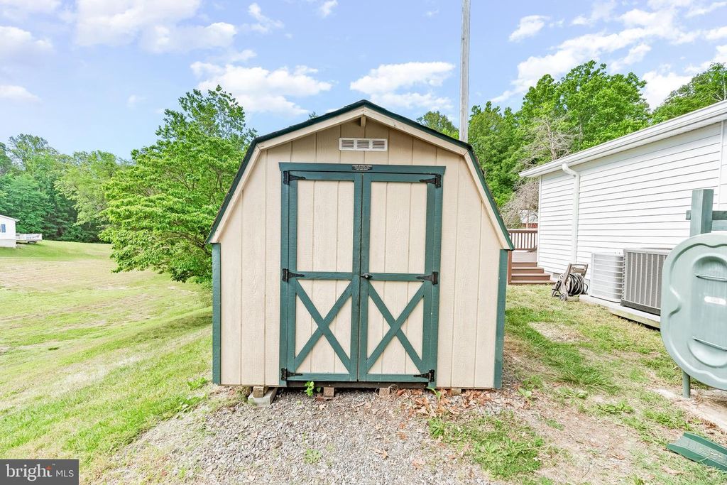 Image 43 of property listing at 40395 DELABROOKE RD, Mechanicsville, MD 20659