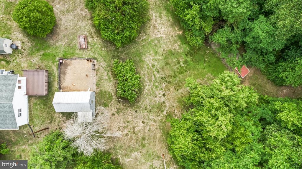 Image 6 of property listing at 40395 DELABROOKE RD, Mechanicsville, MD 20659