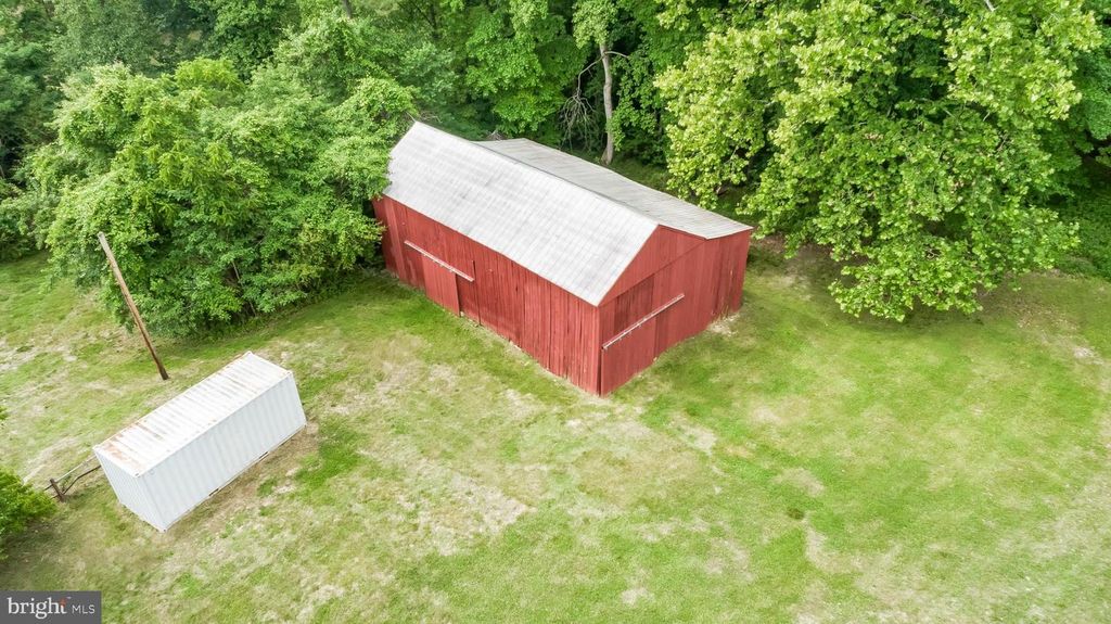 Image 7 of property listing at 40395 DELABROOKE RD, Mechanicsville, MD 20659