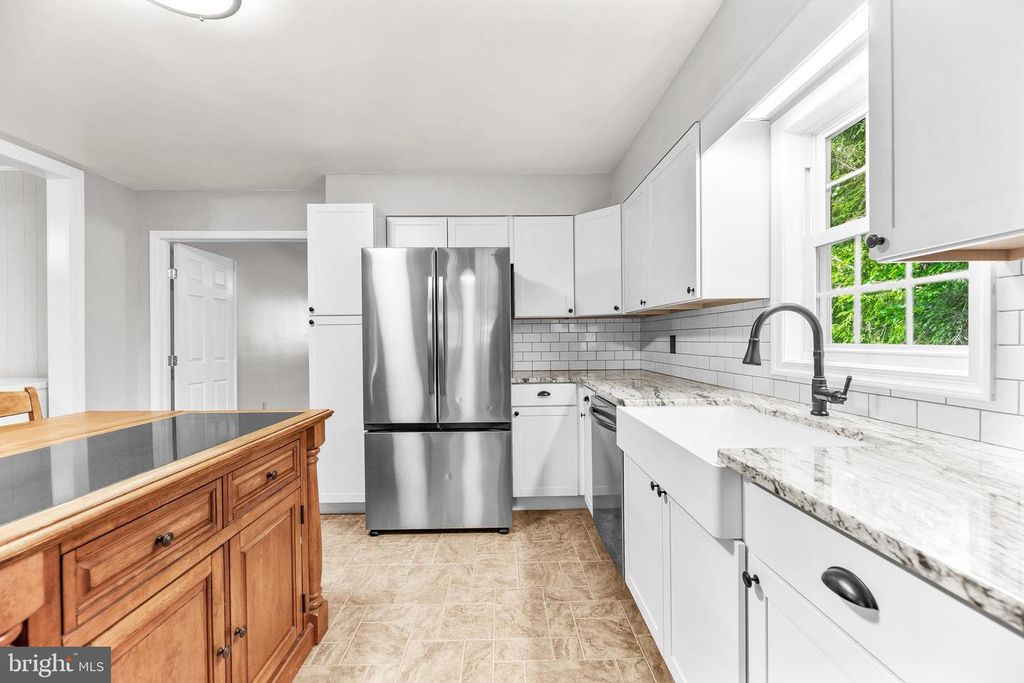 Image 9 of property listing at 40395 DELABROOKE RD, Mechanicsville, MD 20659