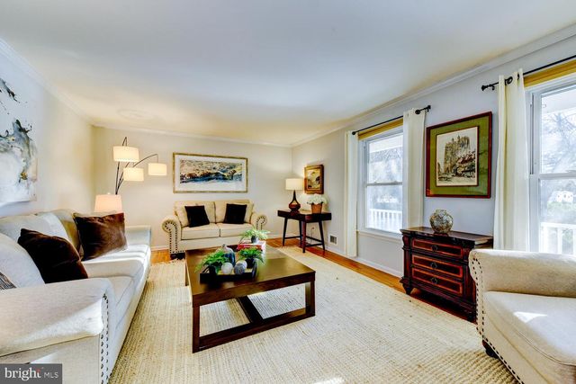 374 VILLAGE RD E, Princeton Junction, NJ 08550