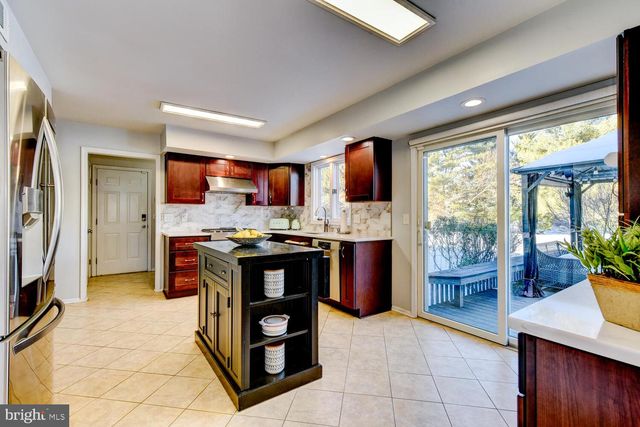 374 VILLAGE RD E, Princeton Junction, NJ 08550