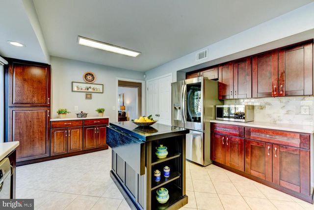 374 VILLAGE RD E, Princeton Junction, NJ 08550