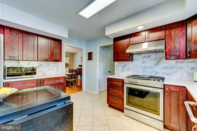 374 VILLAGE RD E, Princeton Junction, NJ 08550