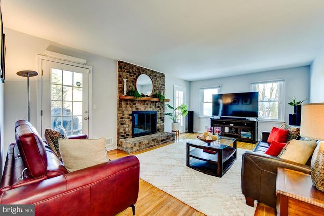 374 VILLAGE RD E, Princeton Junction, NJ 08550