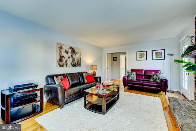 374 VILLAGE RD E, Princeton Junction, NJ 08550