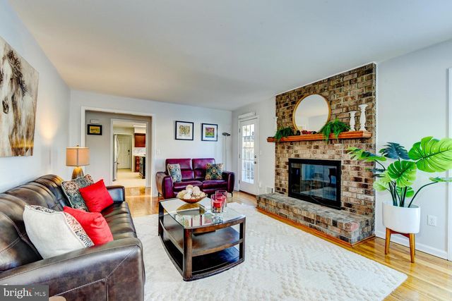 374 VILLAGE RD E, Princeton Junction, NJ 08550