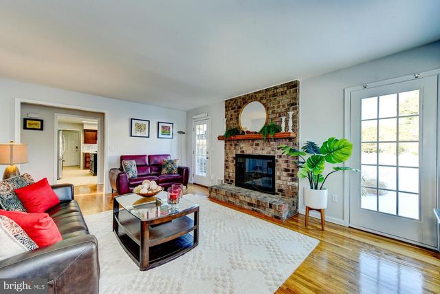 374 VILLAGE RD E, Princeton Junction, NJ 08550