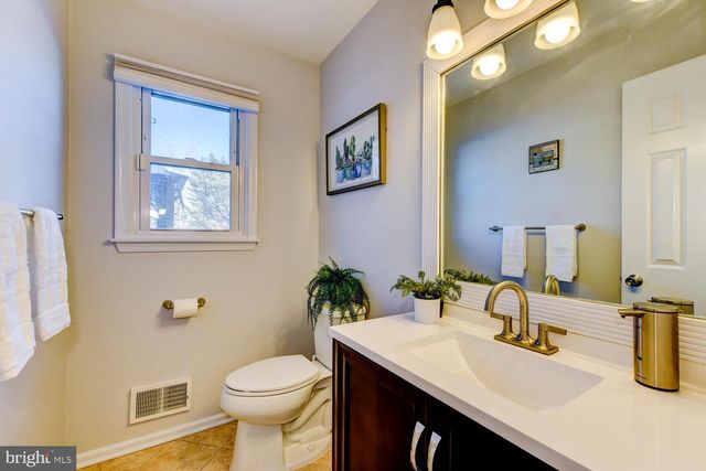 374 VILLAGE RD E, Princeton Junction, NJ 08550