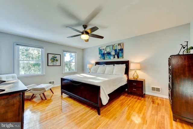 374 VILLAGE RD E, Princeton Junction, NJ 08550