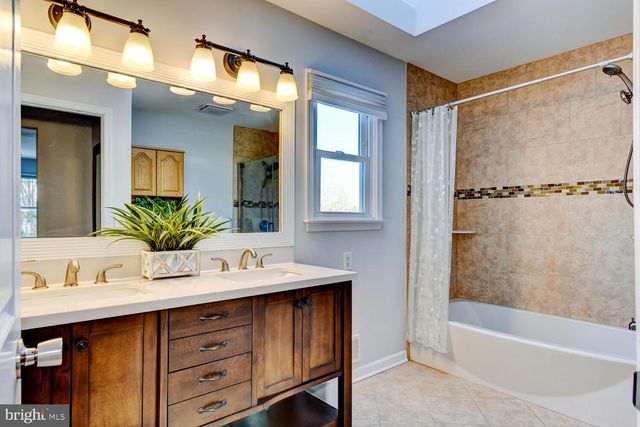 374 VILLAGE RD E, Princeton Junction, NJ 08550