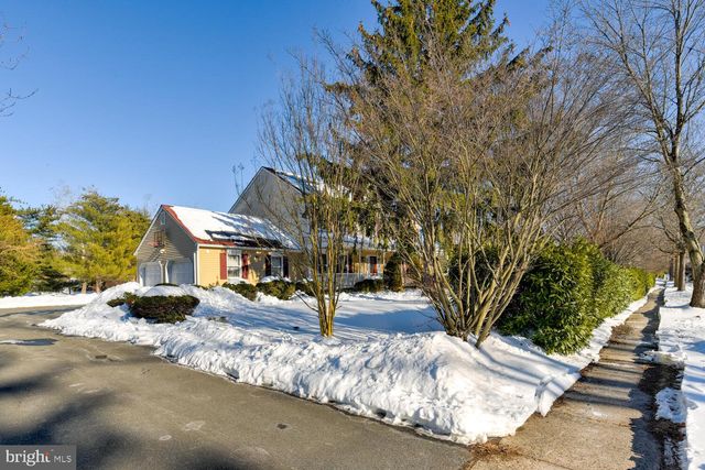 374 VILLAGE RD E, Princeton Junction, NJ 08550