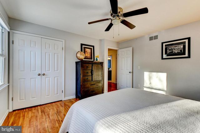 374 VILLAGE RD E, Princeton Junction, NJ 08550