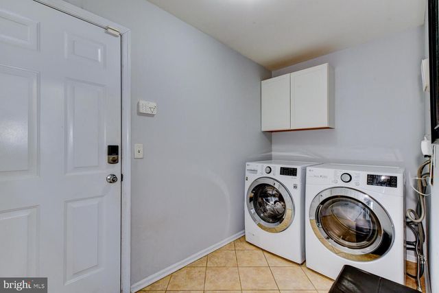 374 VILLAGE RD E, Princeton Junction, NJ 08550