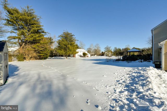 374 VILLAGE RD E, Princeton Junction, NJ 08550