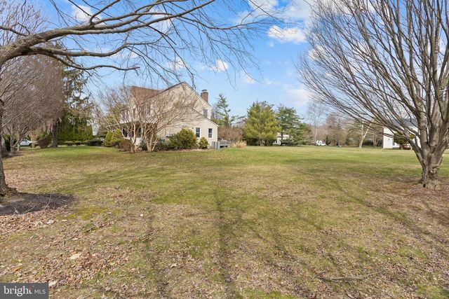 374 VILLAGE RD E, Princeton Junction, NJ 08550